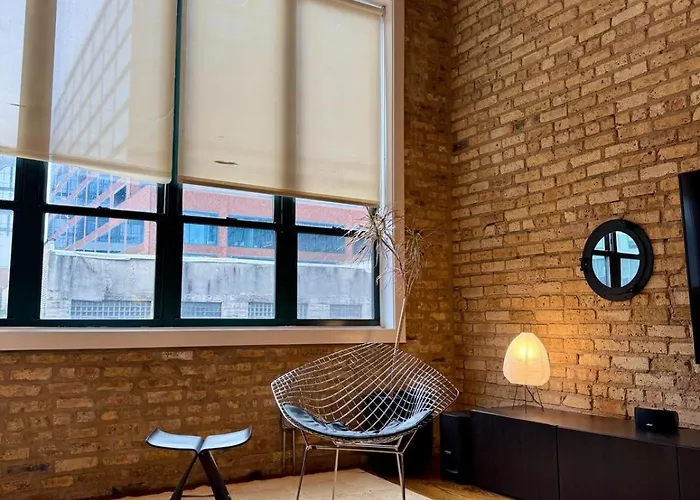 Huge! 3 King Bedrooms With Private Rooftop Lounge On Fulton Market