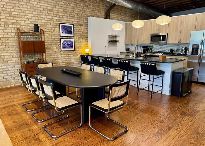 Huge! 3 King Bedrooms With Private Rooftop Lounge On Fulton Market Apartment *