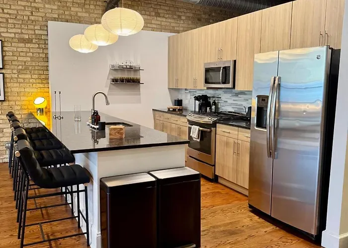 Huge! 3 King Bedrooms With Private Rooftop Lounge On Fulton Market Apartment