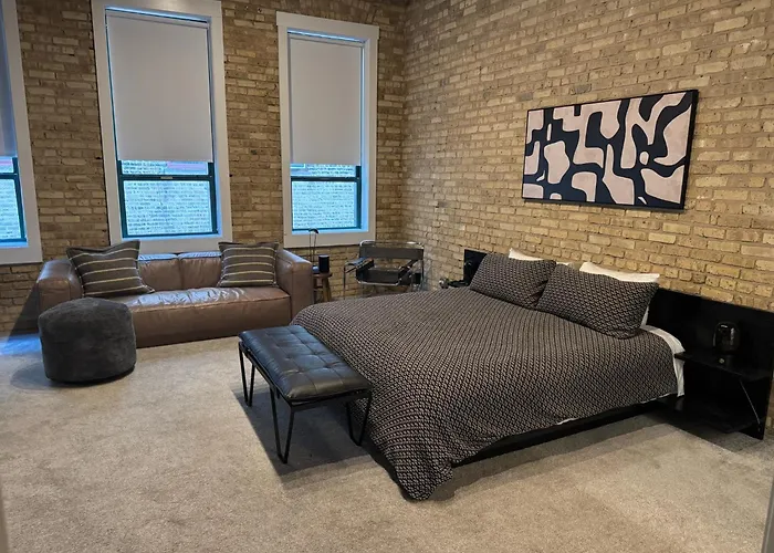 Huge! 3 King Bedrooms With Private Rooftop Lounge On Fulton Market Apartment *