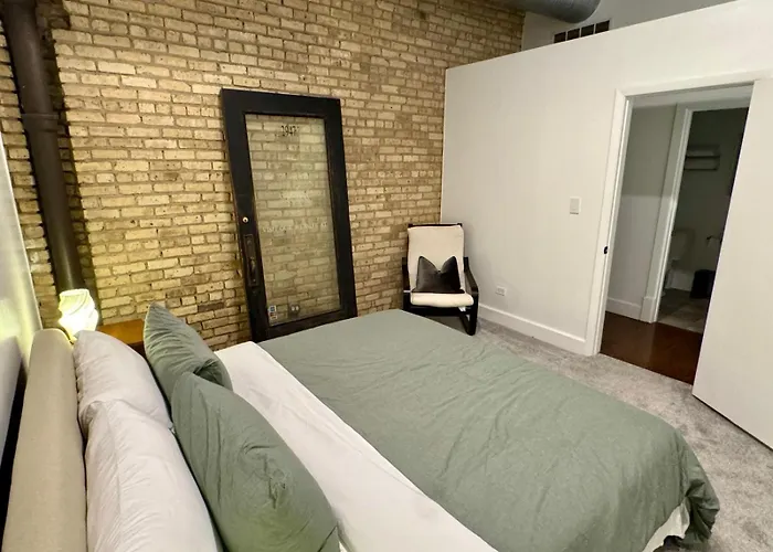 Huge! 3 King Bedrooms With Private Rooftop Lounge On Fulton Market Apartment *