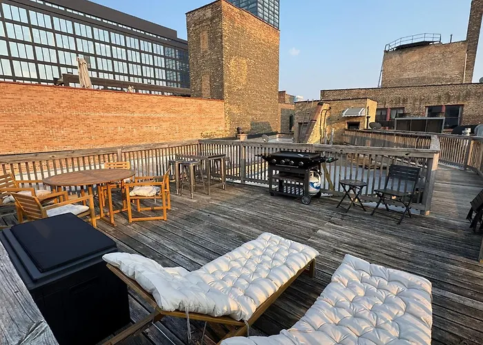 Huge! 3 King Bedrooms With Private Rooftop Lounge On Fulton Market *