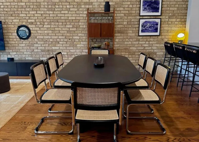 Huge! 3 King Bedrooms With Private Rooftop Lounge On Fulton Market Apartment Chicago